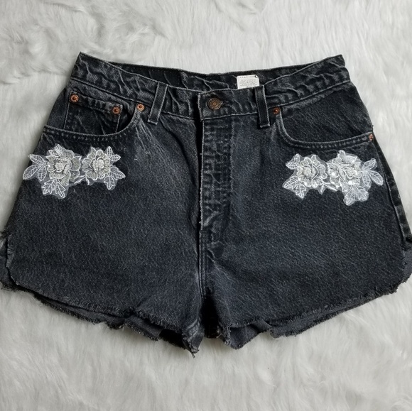 Levi's VINTAGE black 550 high waisted shorts - Picture 2 of 7